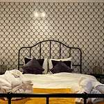 Tudor\'S Apartment